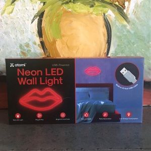 Atomi USB-Powered Neon LED Wall Light Lips - Red